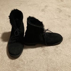 UGG Quincy Boots size 9